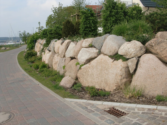 Steinmauern Außenanlagen Bau Kreutz Insel Rügen